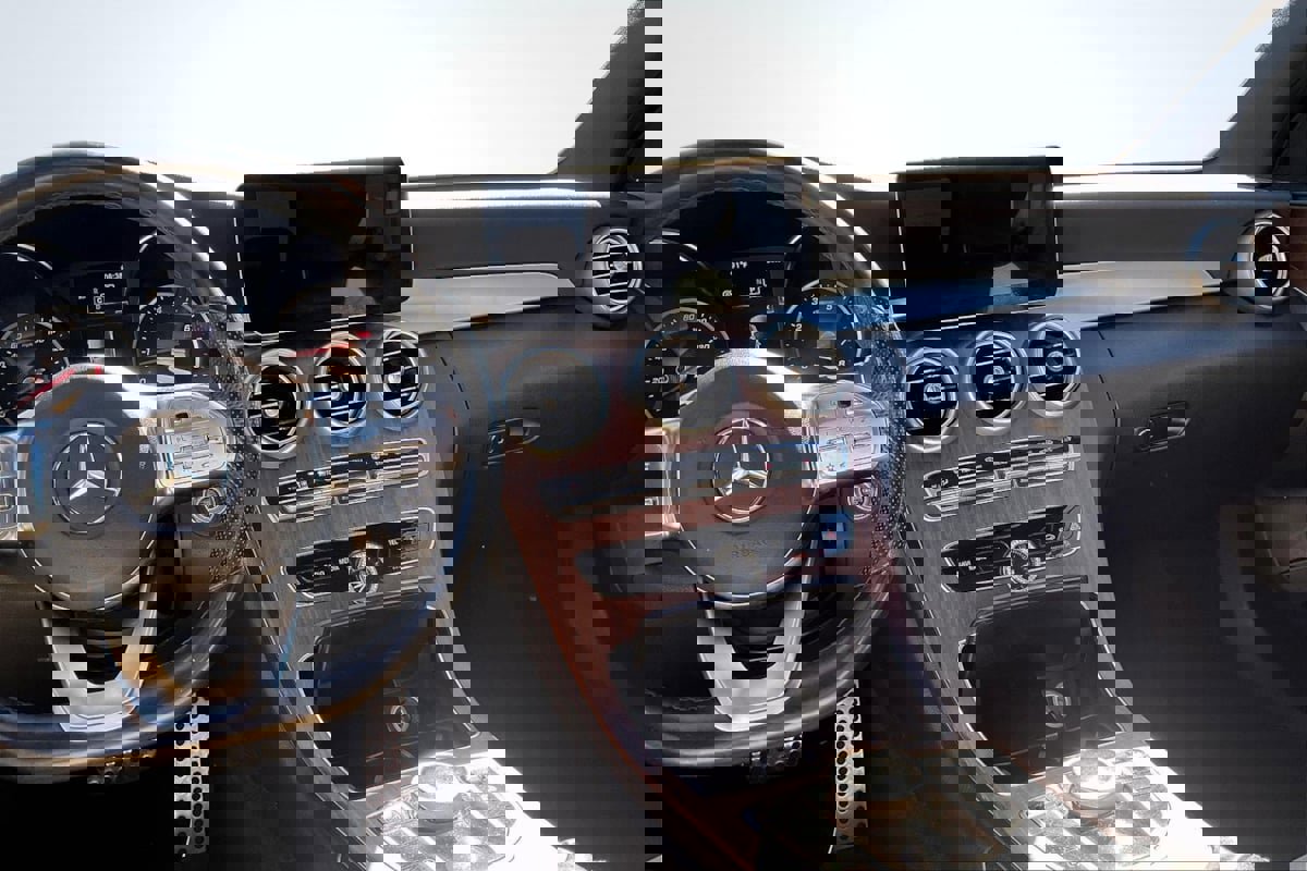 Used 2020 Mercedes-Benz C 300 Sedan image 6