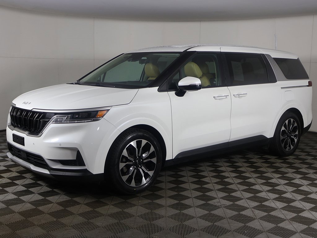 Used 2023 Kia Carnival EX image 8