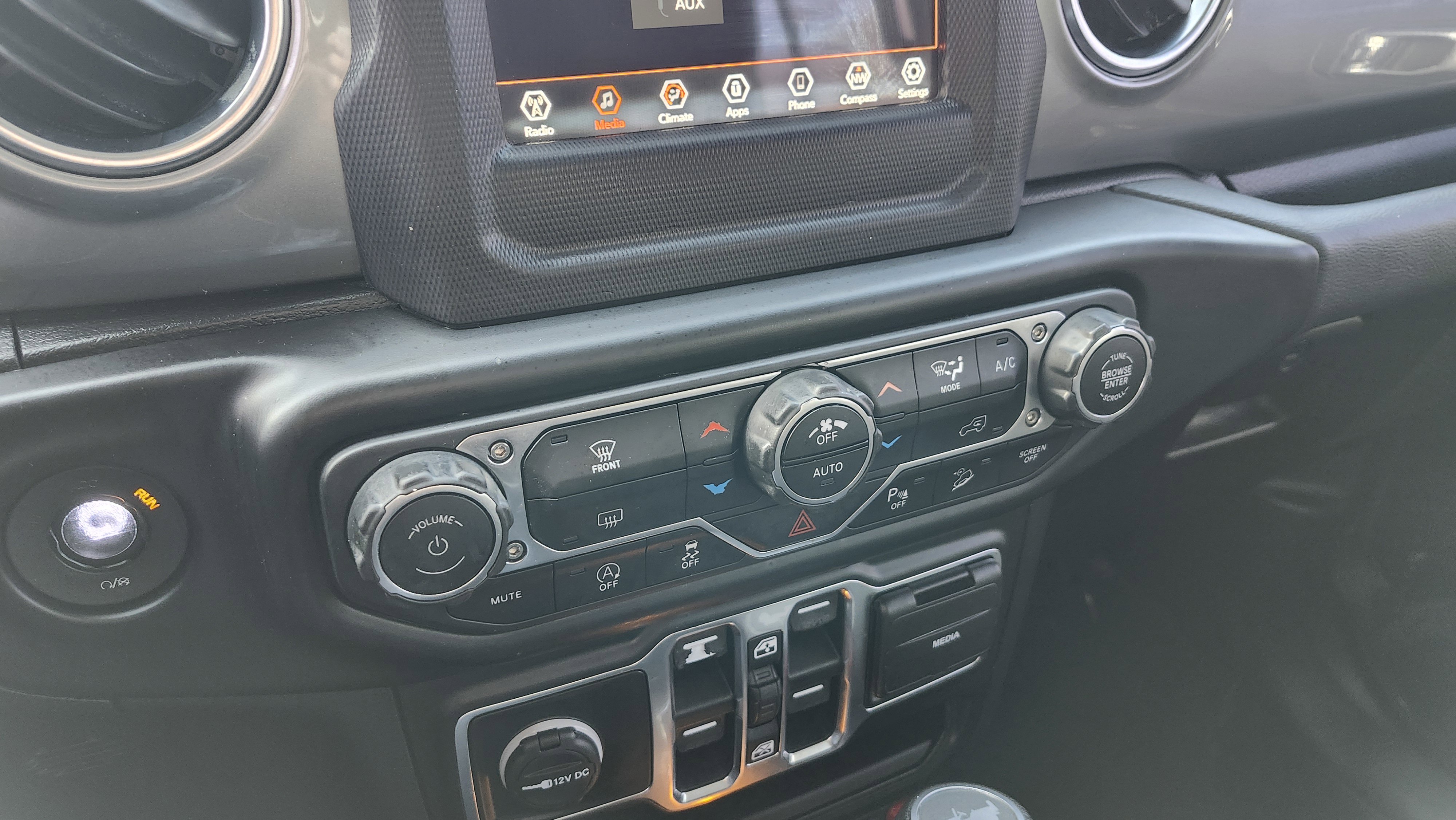 Used 2020 Jeep Wrangler Unlimited Sahara w/ Safety Group image 30