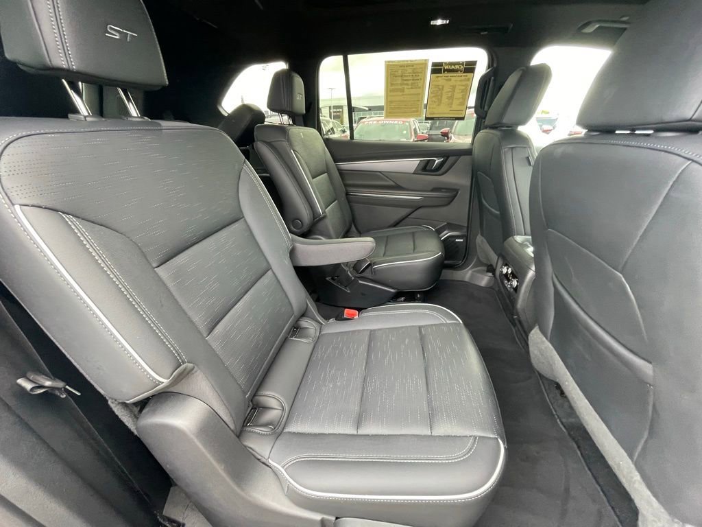 Used 2025 Buick Enclave Sport Touring w/ Power Package FWD image 27