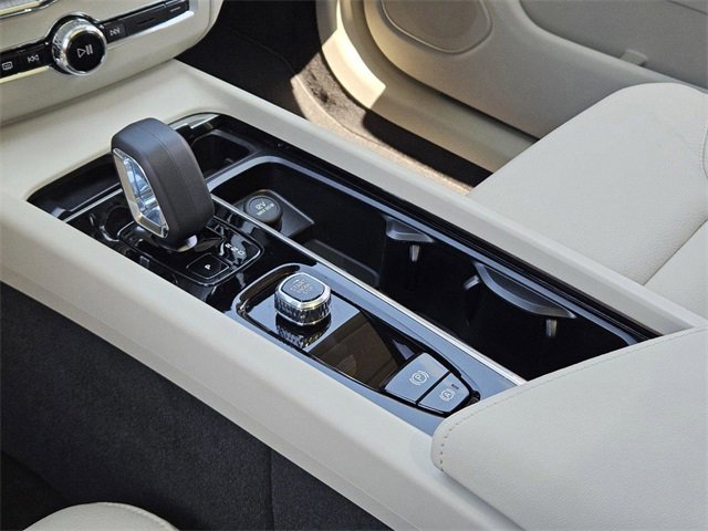 Certified 2025 Volvo XC60 T8 Plus w/ Protection Package Premier image 24