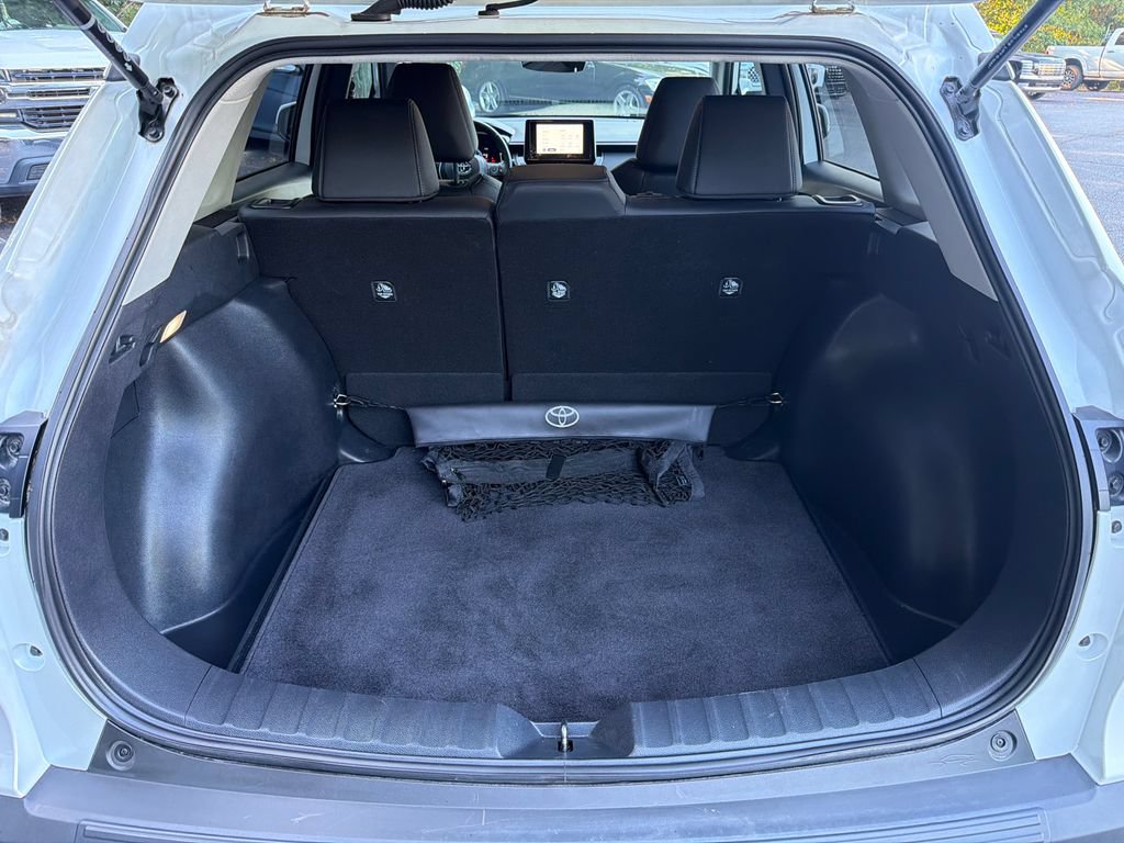 Used 2024 Toyota Corolla Cross XLE FWD image 18