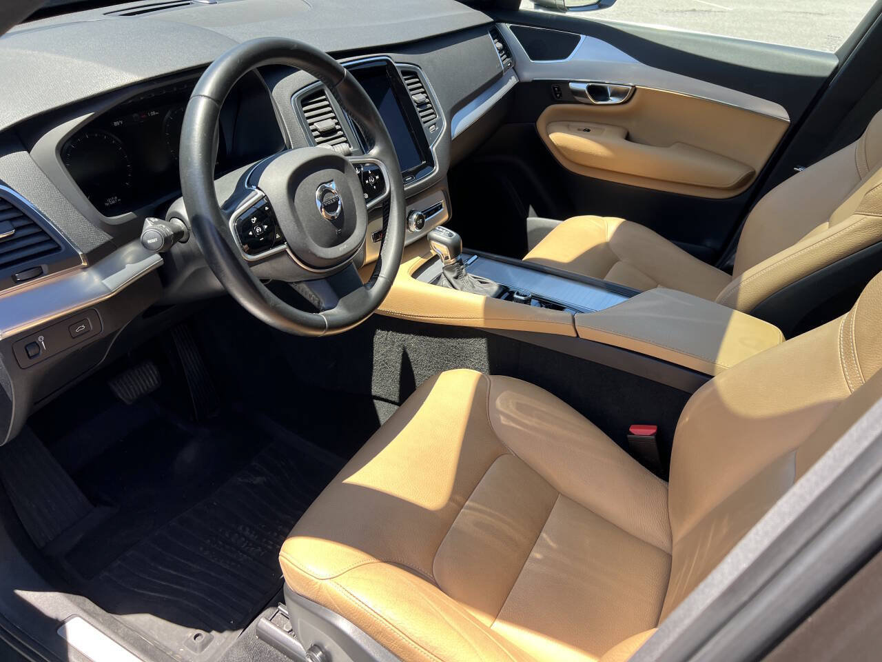 Used 2018 Volvo XC90 T6 Momentum w/ Convenience Package AWD/4WD image 8