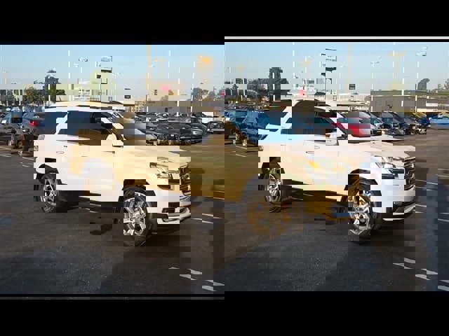 Certified 2016 GMC Acadia SLT w/ Open Road Package image 2