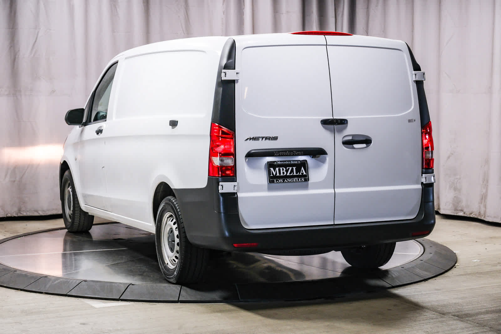 Used 2022 Mercedes-Benz Metris image 2