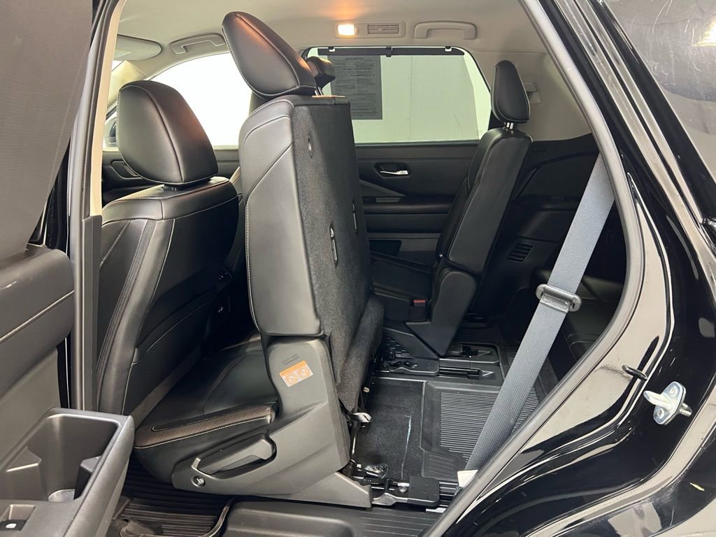 Used 2023 Nissan Pathfinder SL image 27