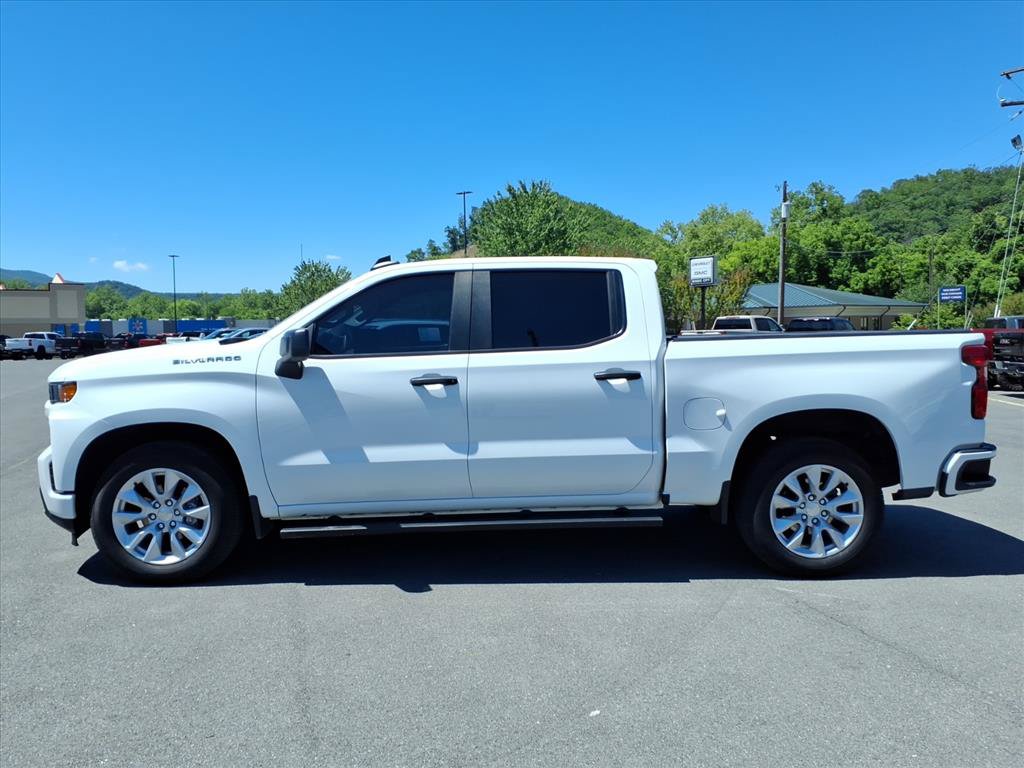 Used 2022 Chevrolet Silverado 1500 Custom RWD image 2