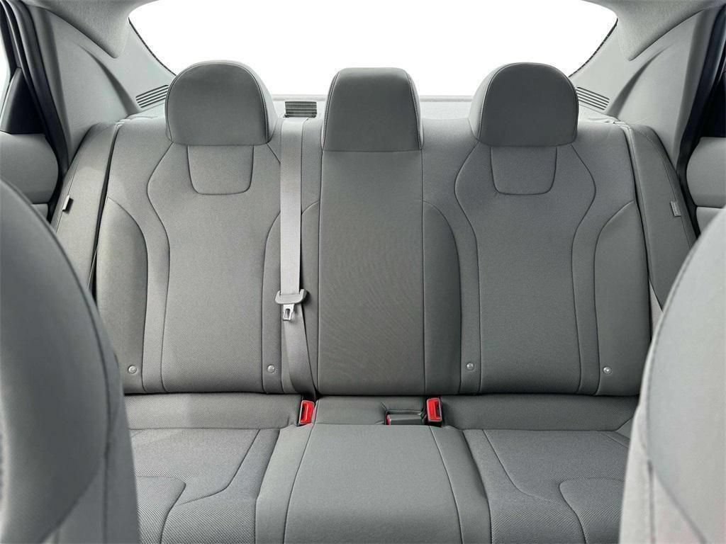 New 2025 Hyundai Elantra SE FWD image 16