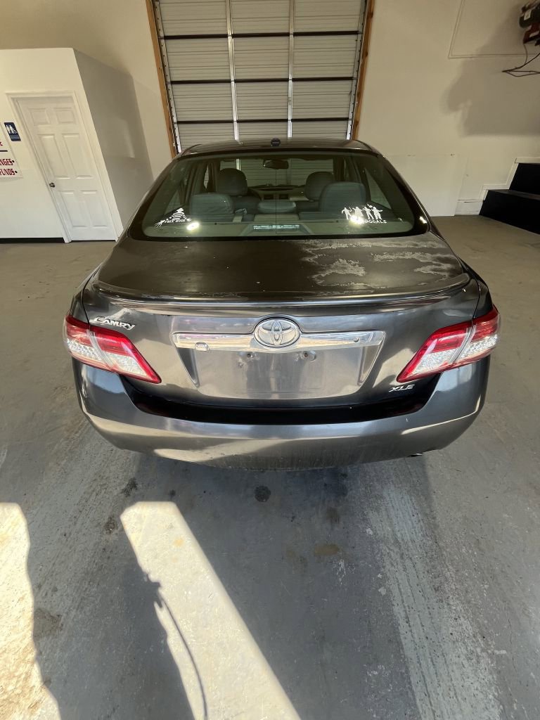 Used 2011 Toyota Camry XLE w/ SE/XLE Extra-Value Pkg image 4