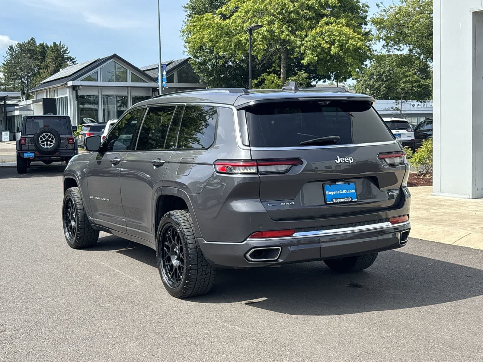 Certified 2021 Jeep Grand Cherokee L Overland w/ Luxury Tech Group IV AWD/4WD image 3