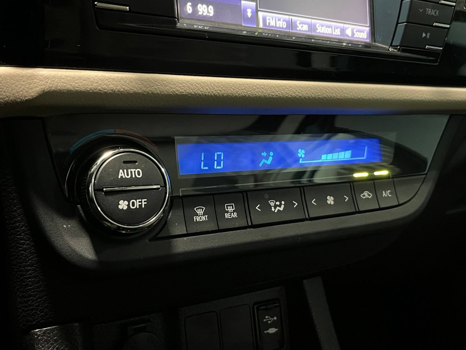 Used 2016 Toyota Corolla LE FWD image 22