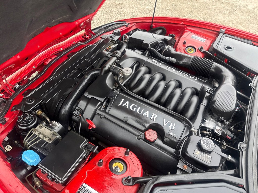 Used 2000 Jaguar XK8 Convertible image 19