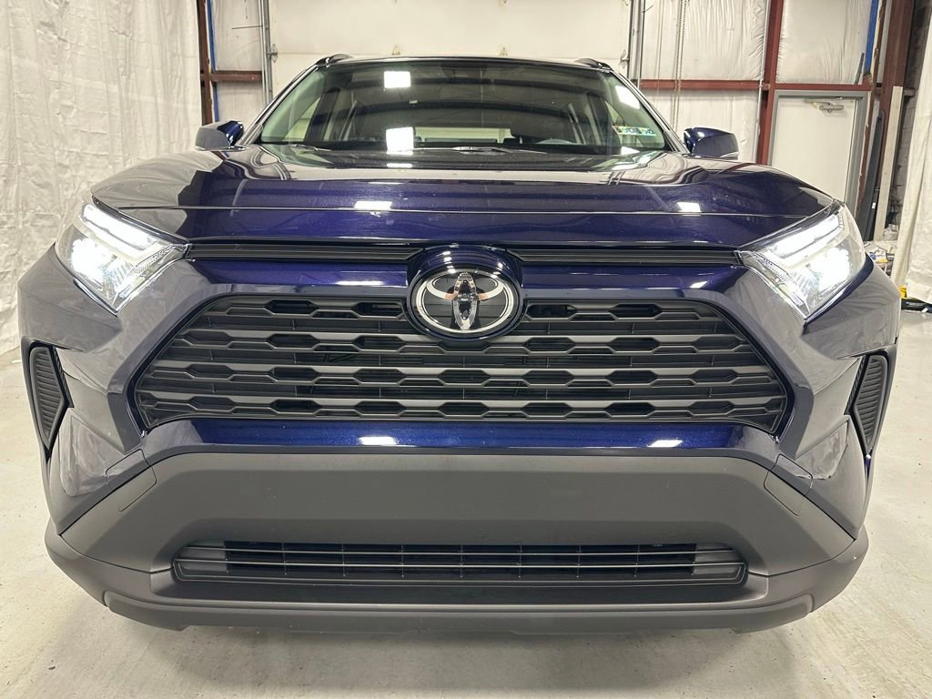 Used 2025 Toyota RAV4 XLE AWD/4WD image 2