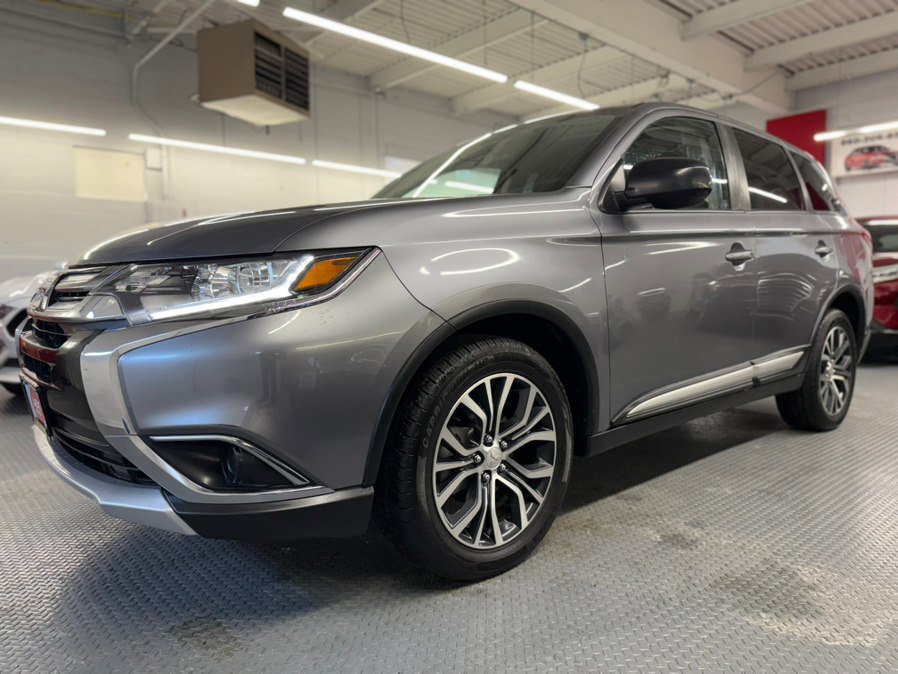 Used 2018 Mitsubishi Outlander ES image 1