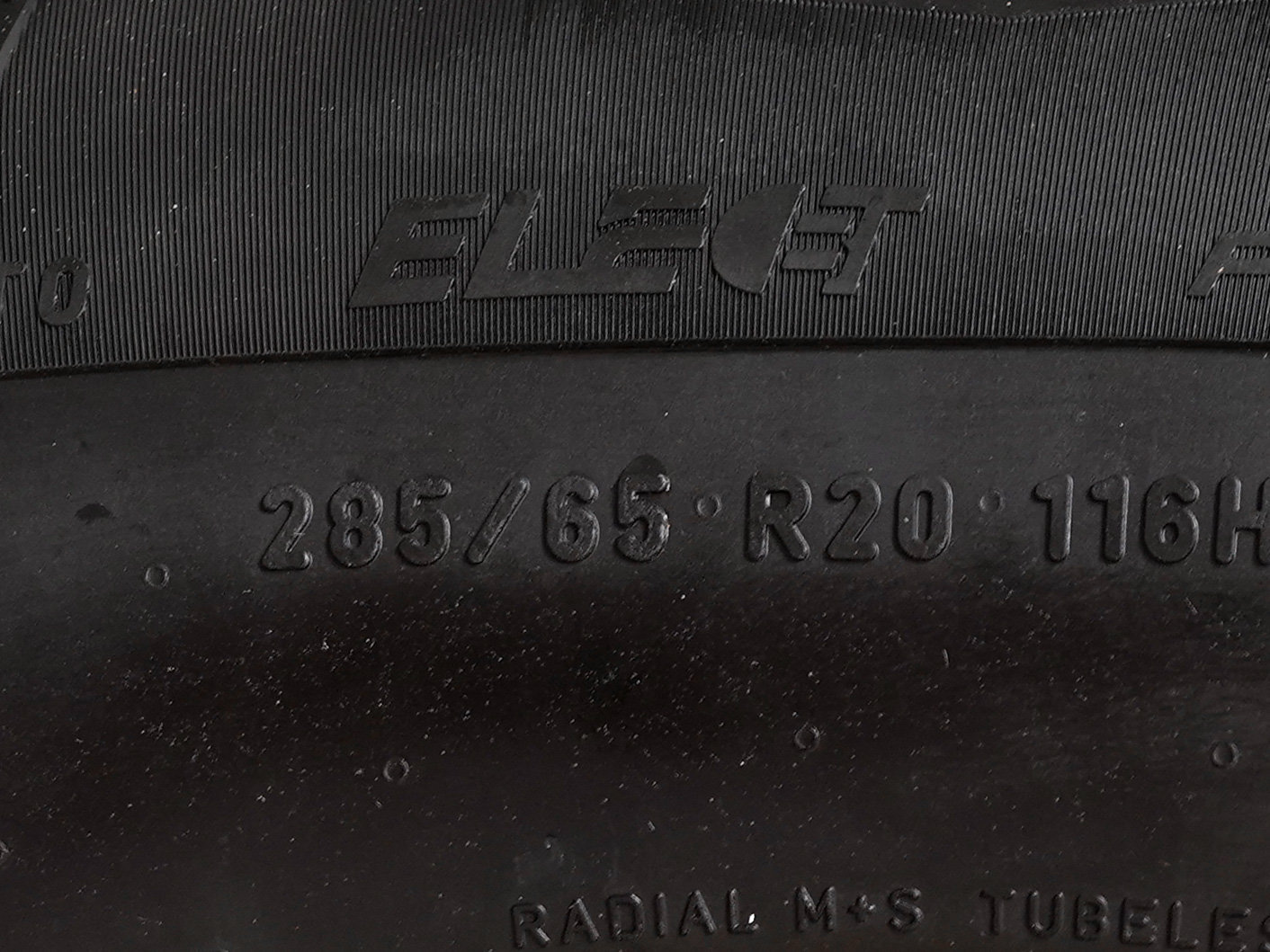 Used 2025 Tesla Cybertruck AWD Crew Cab image 38