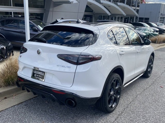 New 2025 Alfa Romeo Stelvio Sprint image 5