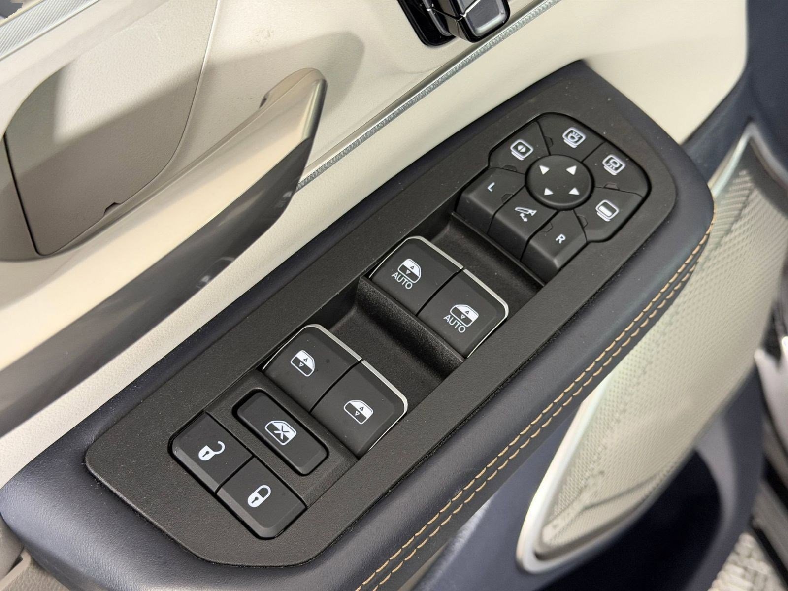 Used 2025 RAM 1500 Tungsten w/ Towing Technology Group image 11