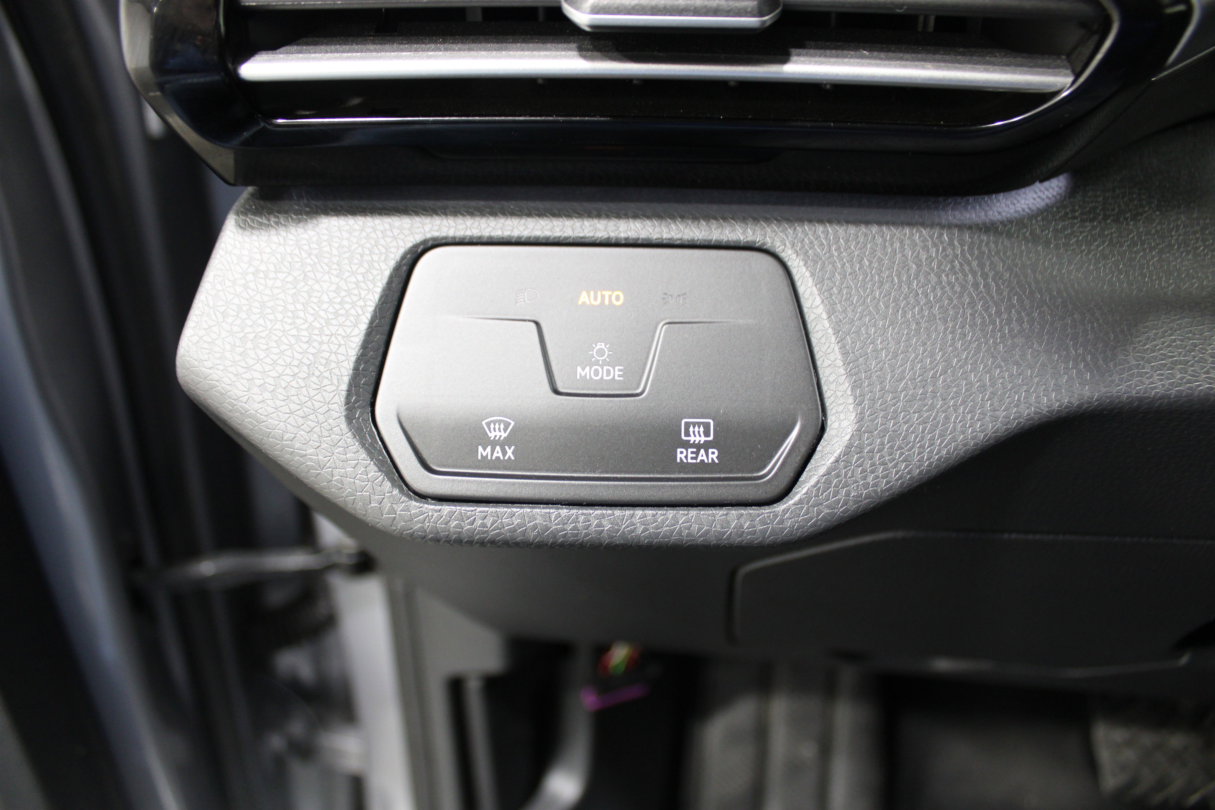 Used 2023 Volkswagen ID.4 Pro RWD image 8