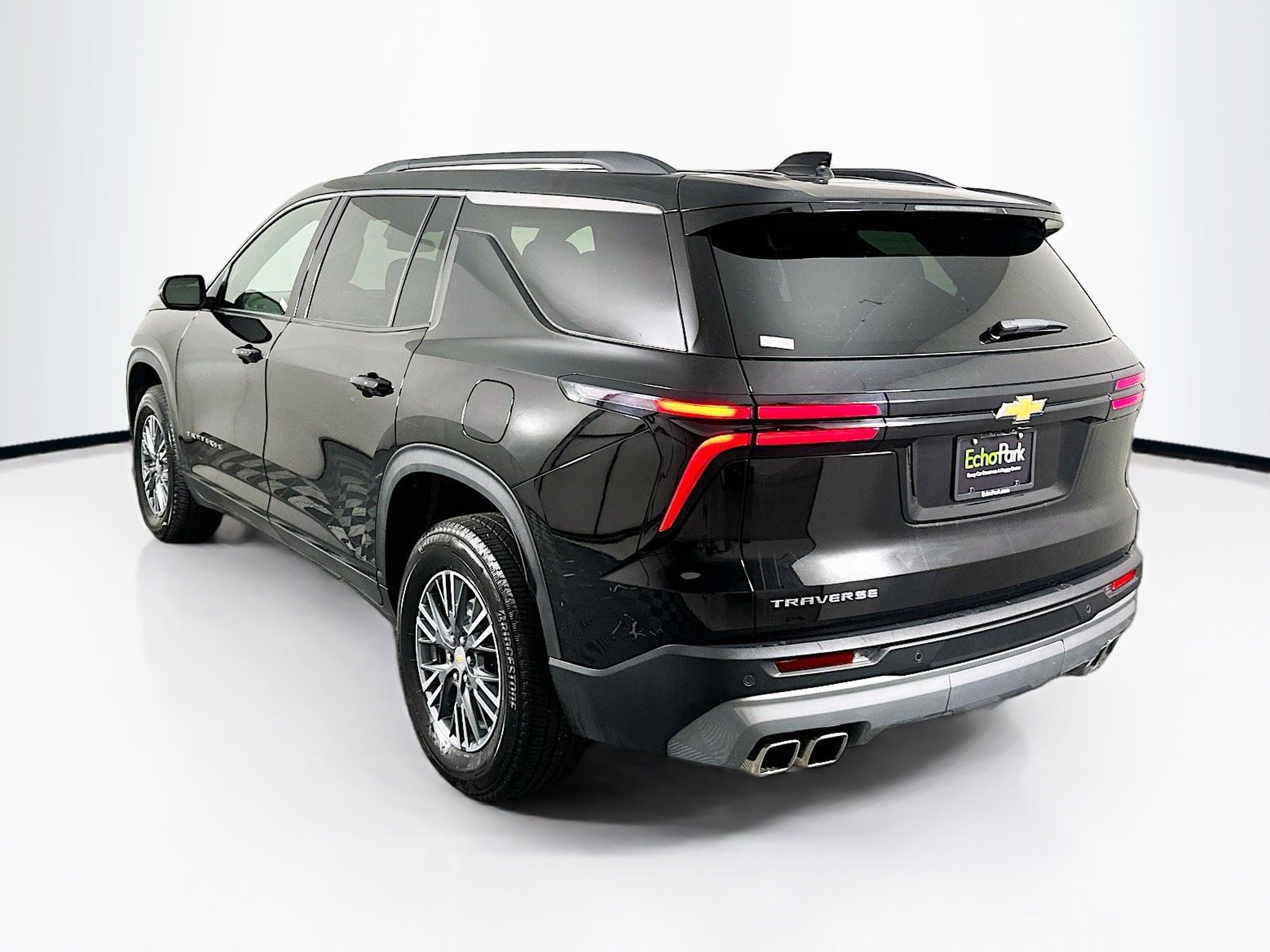Used 2025 Chevrolet Traverse LT image 5