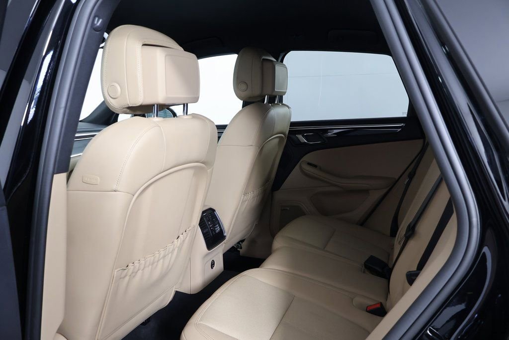 Used 2024 Porsche Macan AWD/4WD image 10
