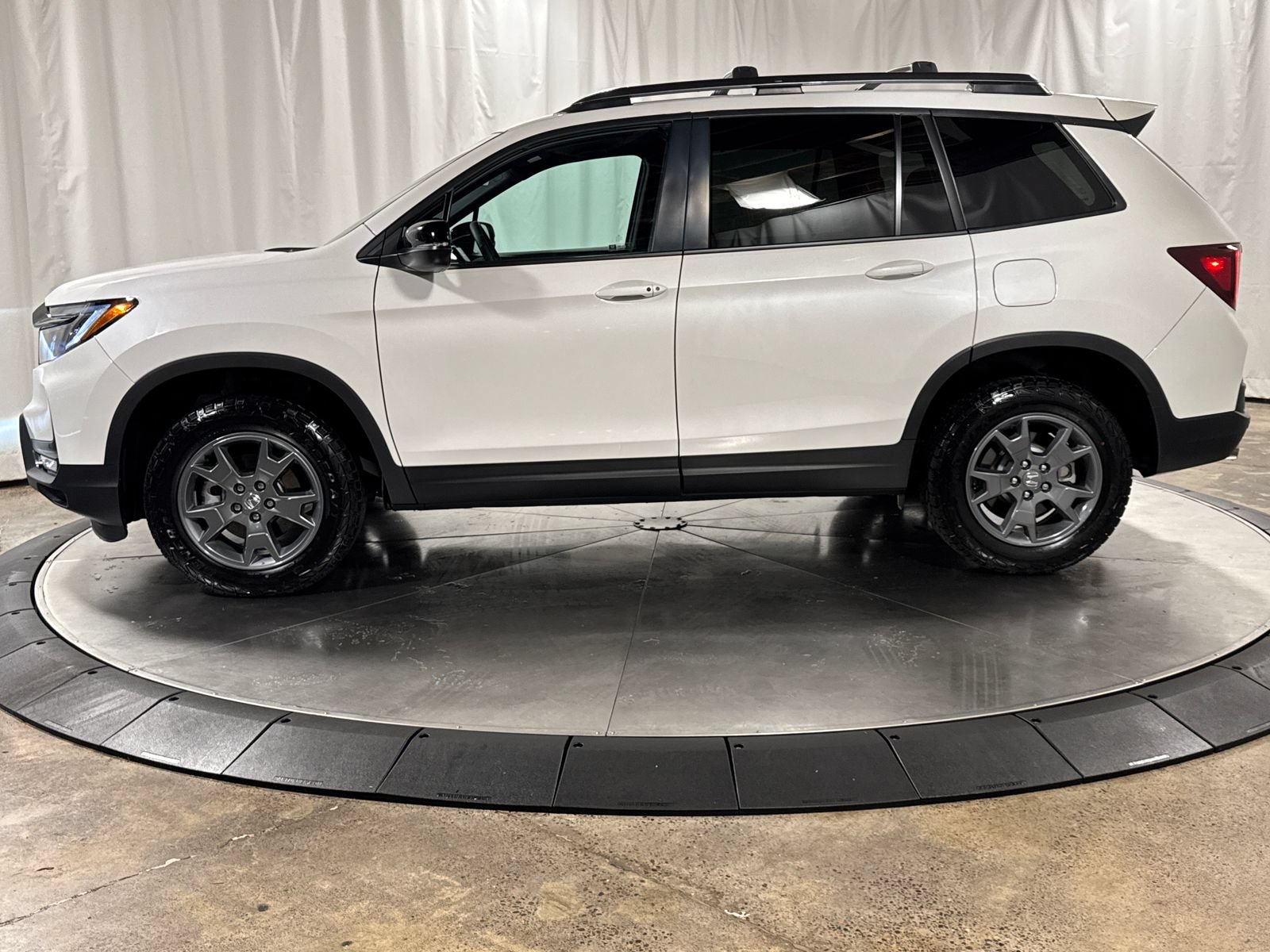 Certified 2025 Honda Passport TrailSport image 8