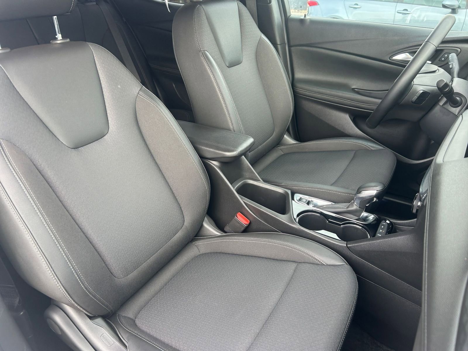 Used 2025 Buick Encore GX Preferred image 37