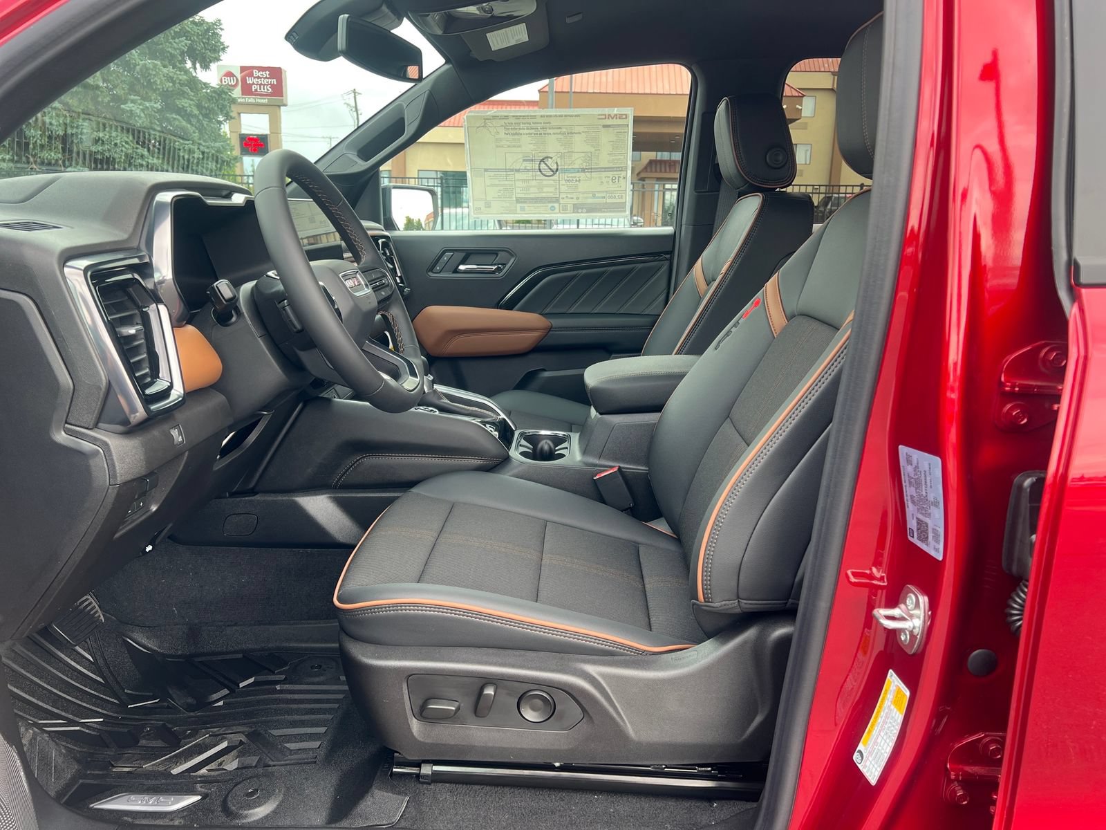 New 2026 GMC Canyon AT4 AWD/4WD image 9