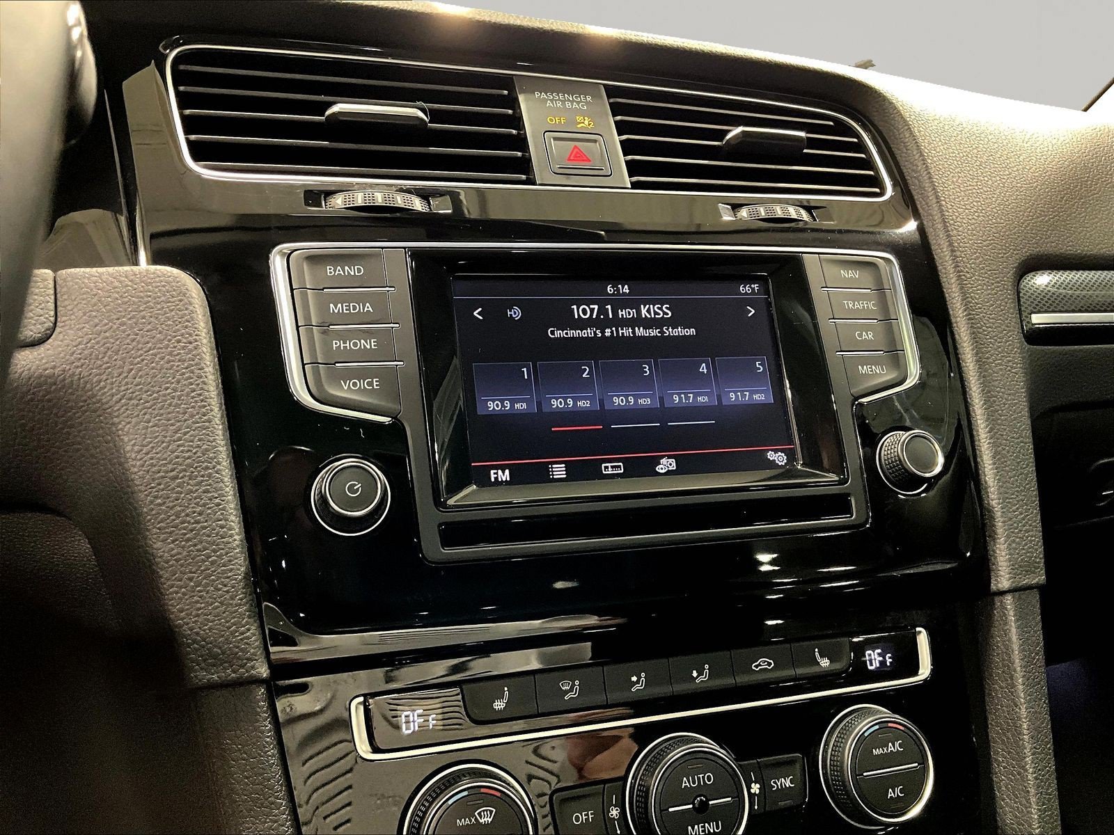 Used 2015 Volkswagen Golf TDI SEL w/ Lighting Package (SEL) FWD image 14