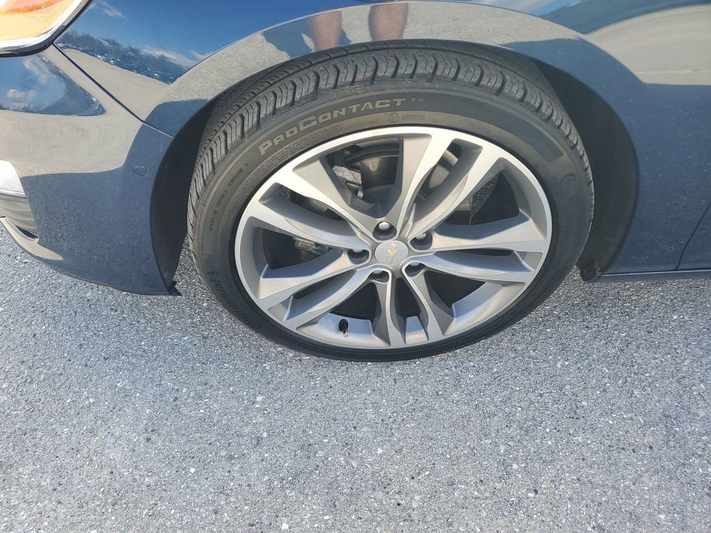 Used 2019 Chevrolet Malibu Premier w/ Sun and Wheel Package image 17