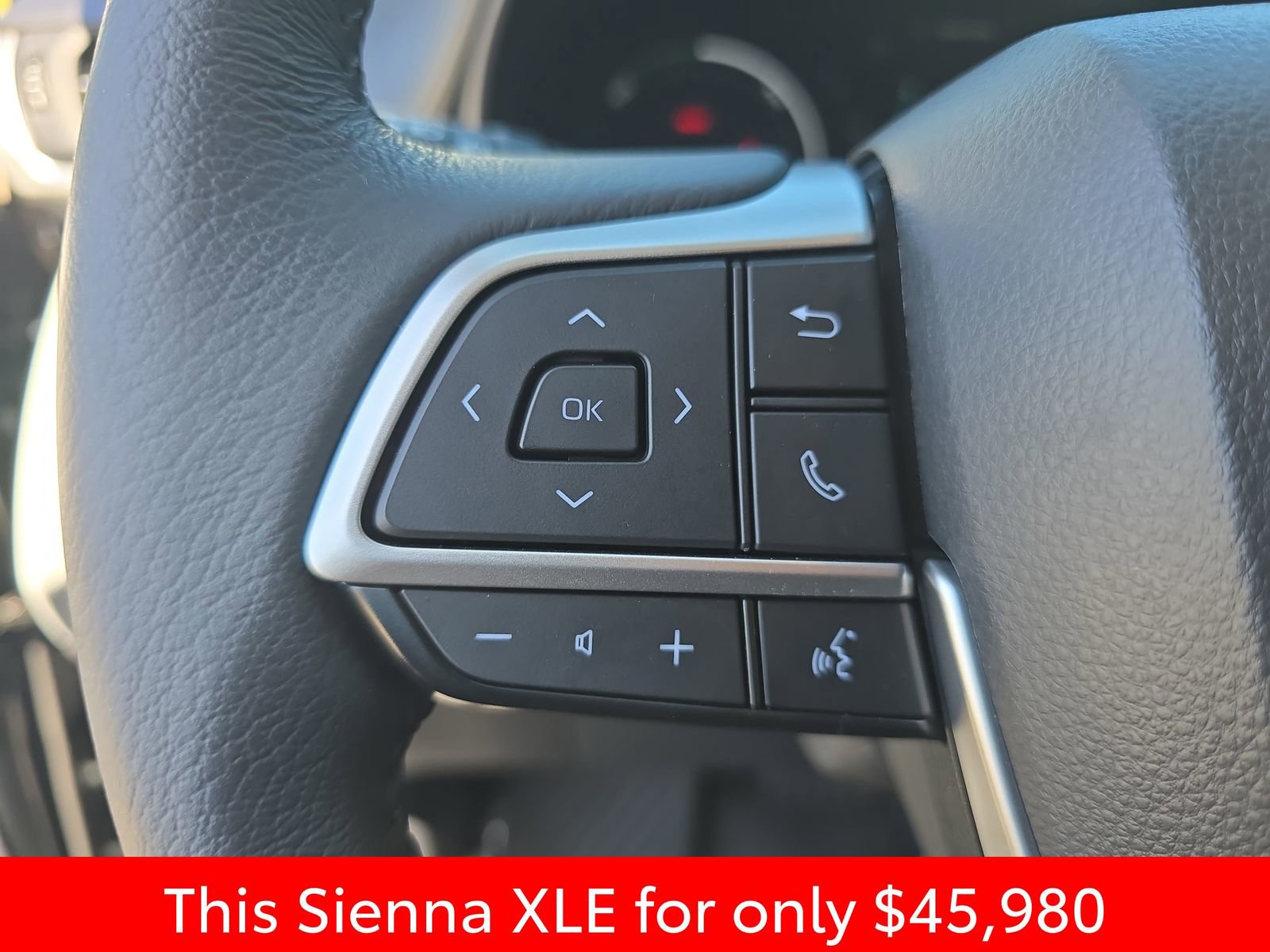 Used 2025 Toyota Sienna XLE w/ XLE Plus Package FWD image 25