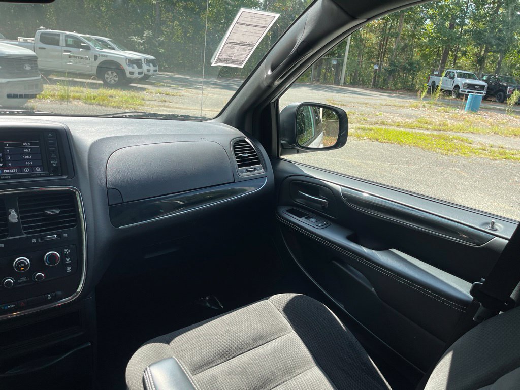 Used 2017 Dodge Grand Caravan SE FWD image 11