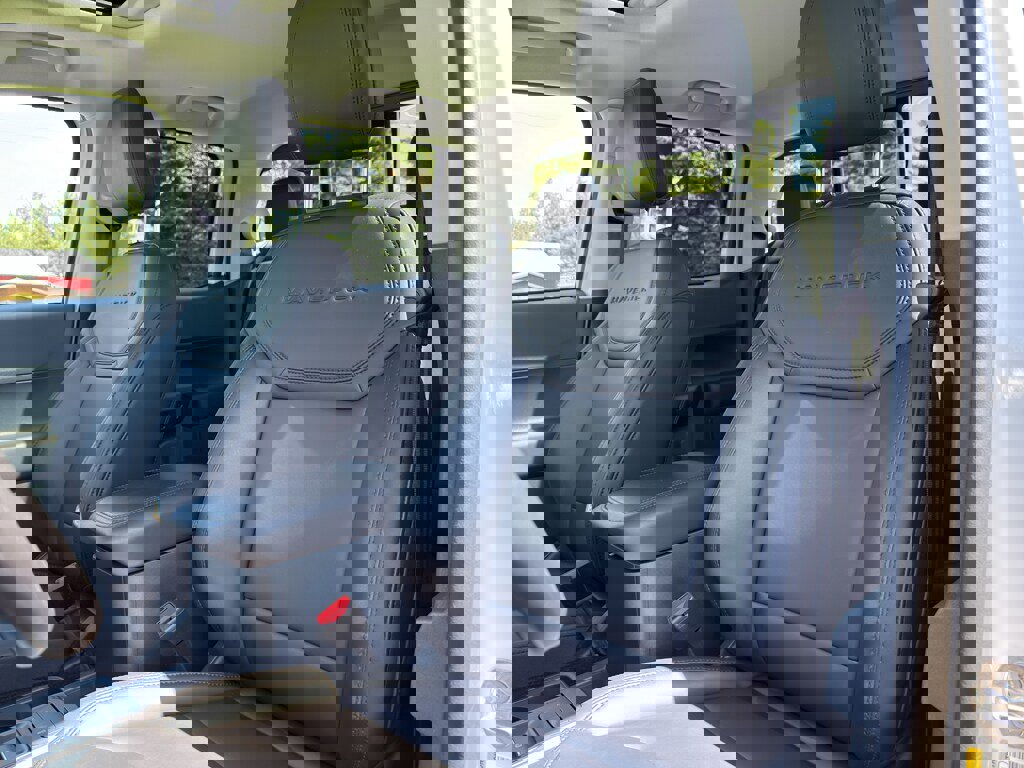 New 2025 Ford Maverick Lariat w/ Black Appearance Package image 14