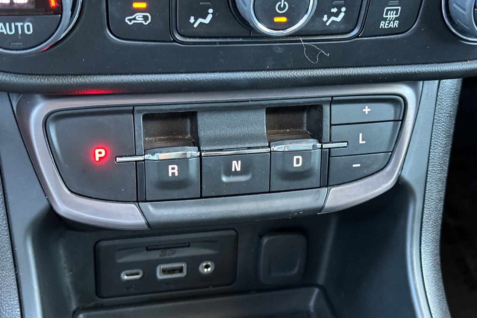 Certified 2022 GMC Terrain AT4 w/ Infotainment Package II AWD/4WD image 23