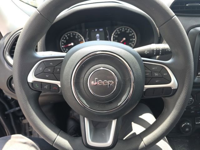 Used 2023 Jeep Renegade Latitude w/ Sun & Fun Group AWD/4WD image 12