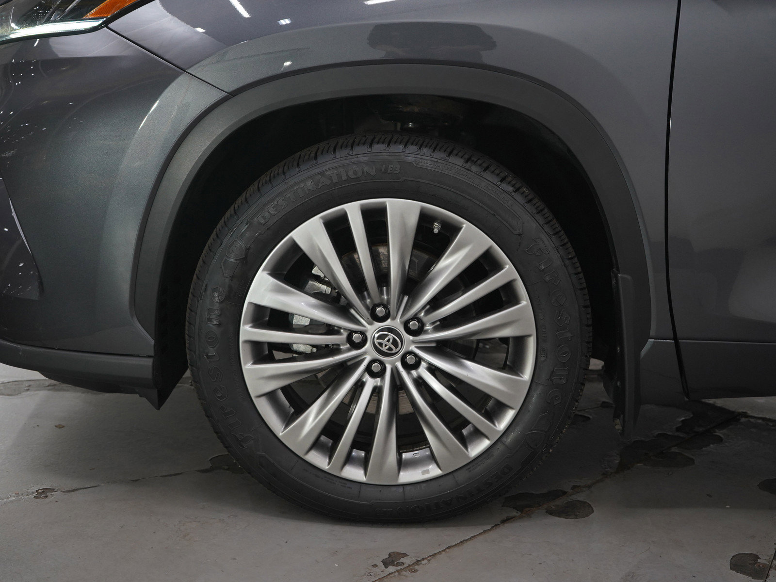 Used 2021 Toyota Highlander Platinum AWD/4WD image 32