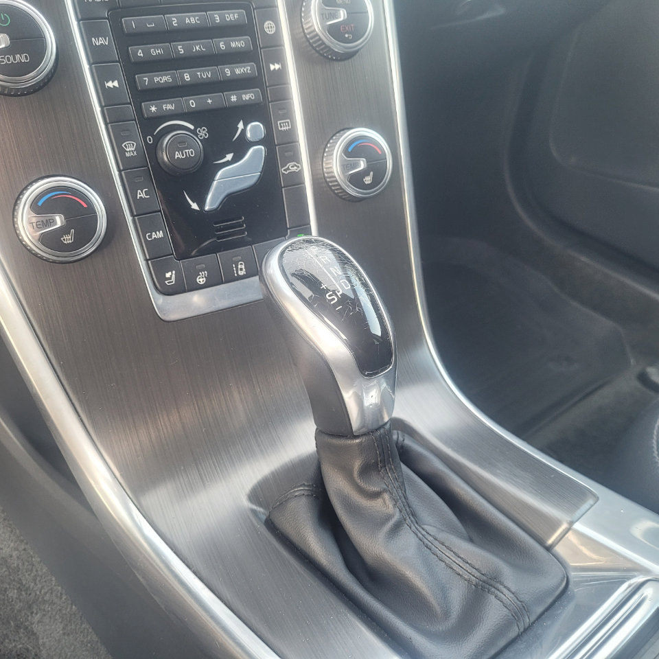 Used 2015 Volvo XC60 T6 Platinum w/ Climate Package image 22