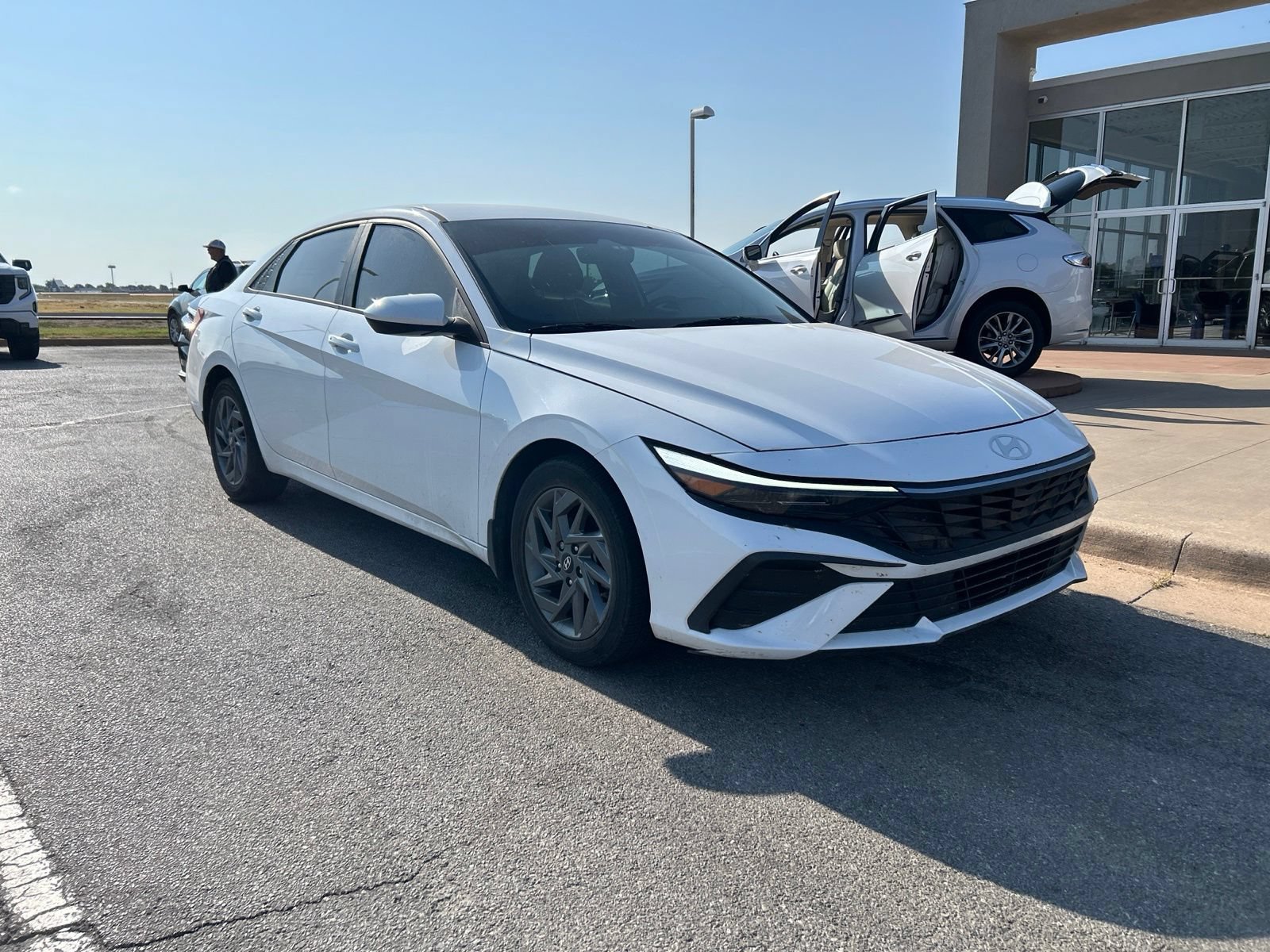 Used 2024 Hyundai Elantra SEL FWD video 3