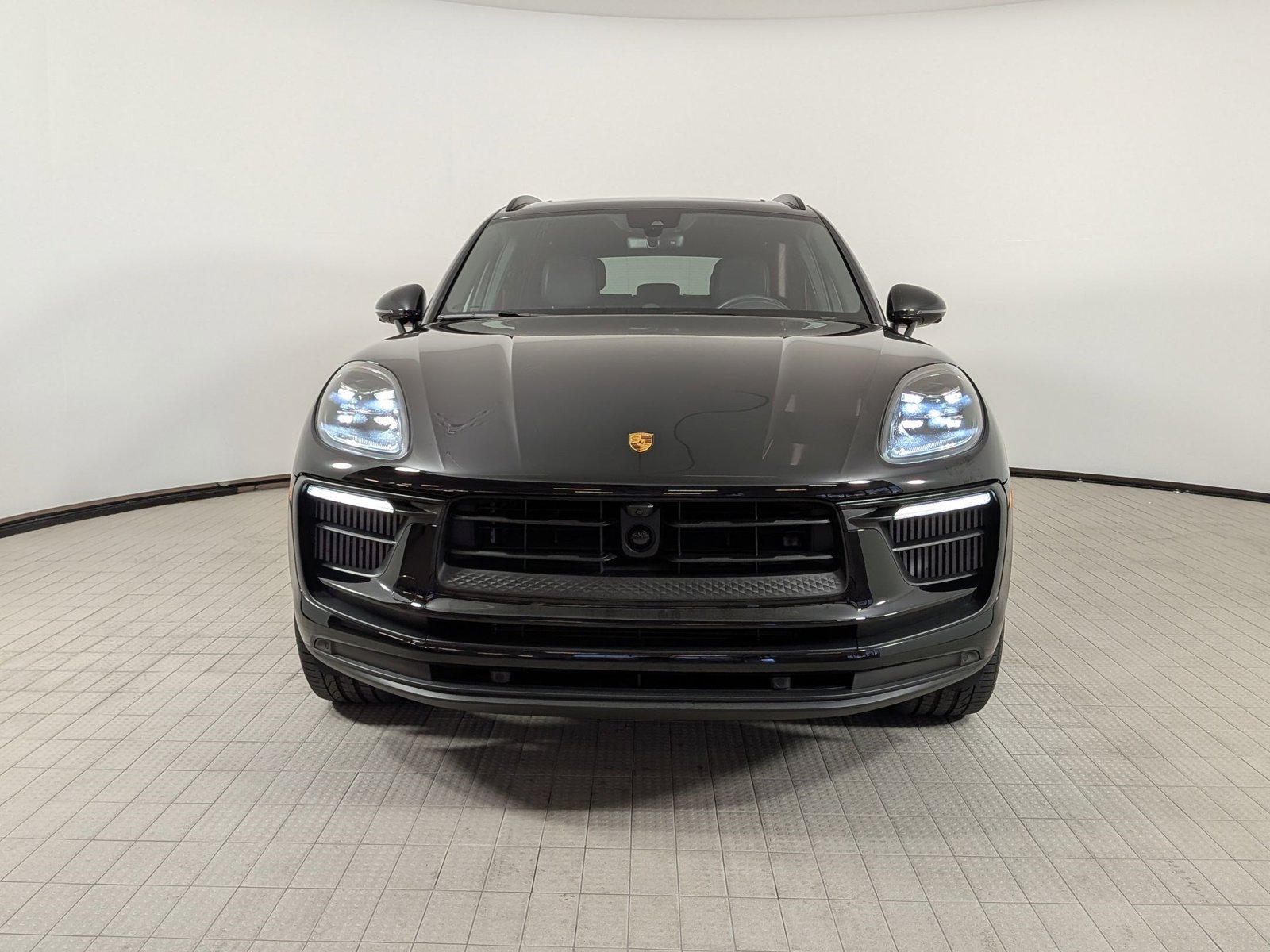 Certified 2025 Porsche Macan S AWD/4WD image 6
