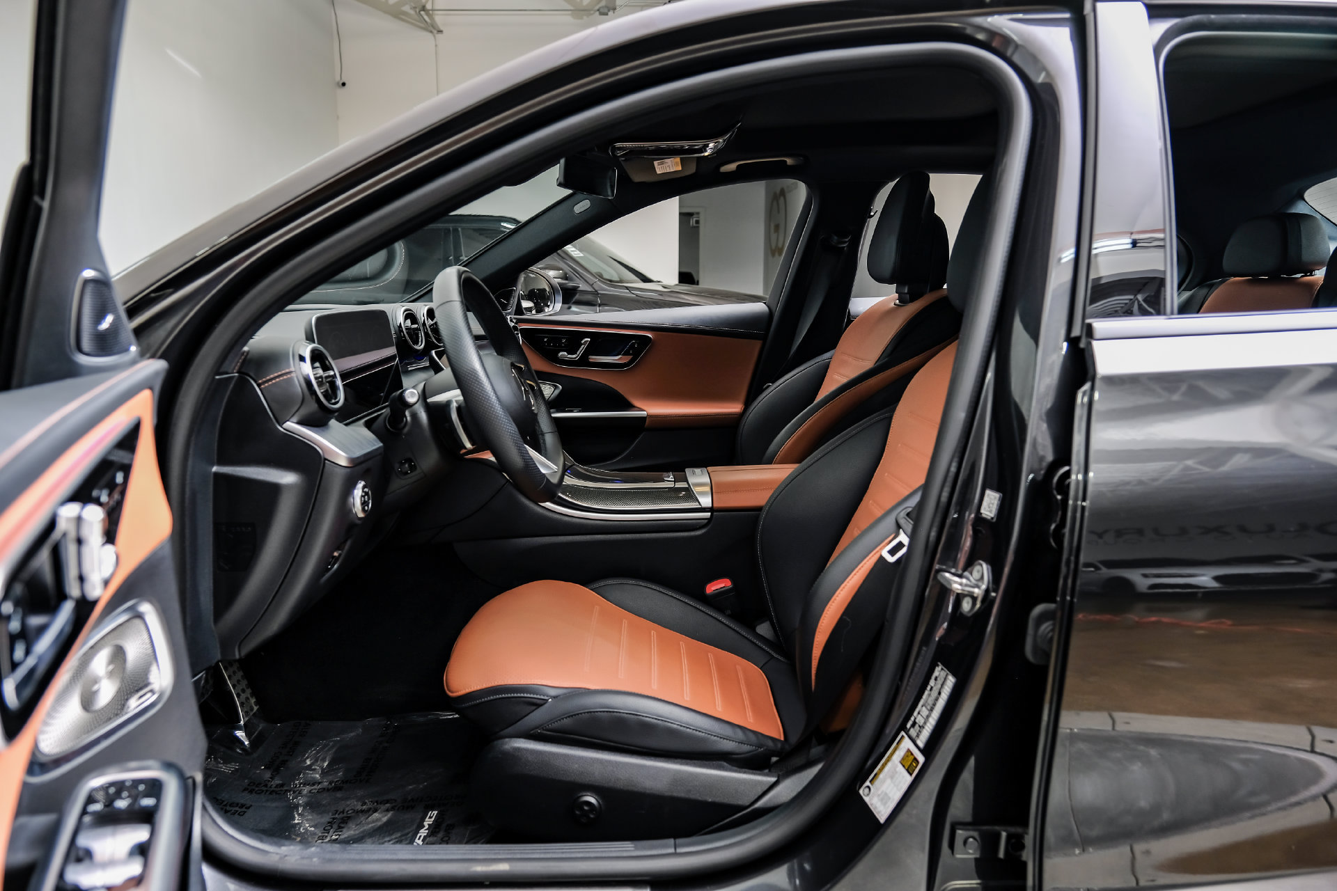 Used 2024 Mercedes-Benz C 300 4MATIC Sedan image 4