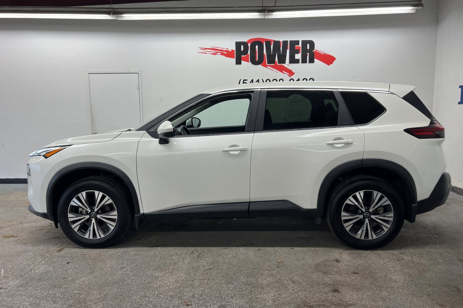 Used 2023 Nissan Rogue SV image 6