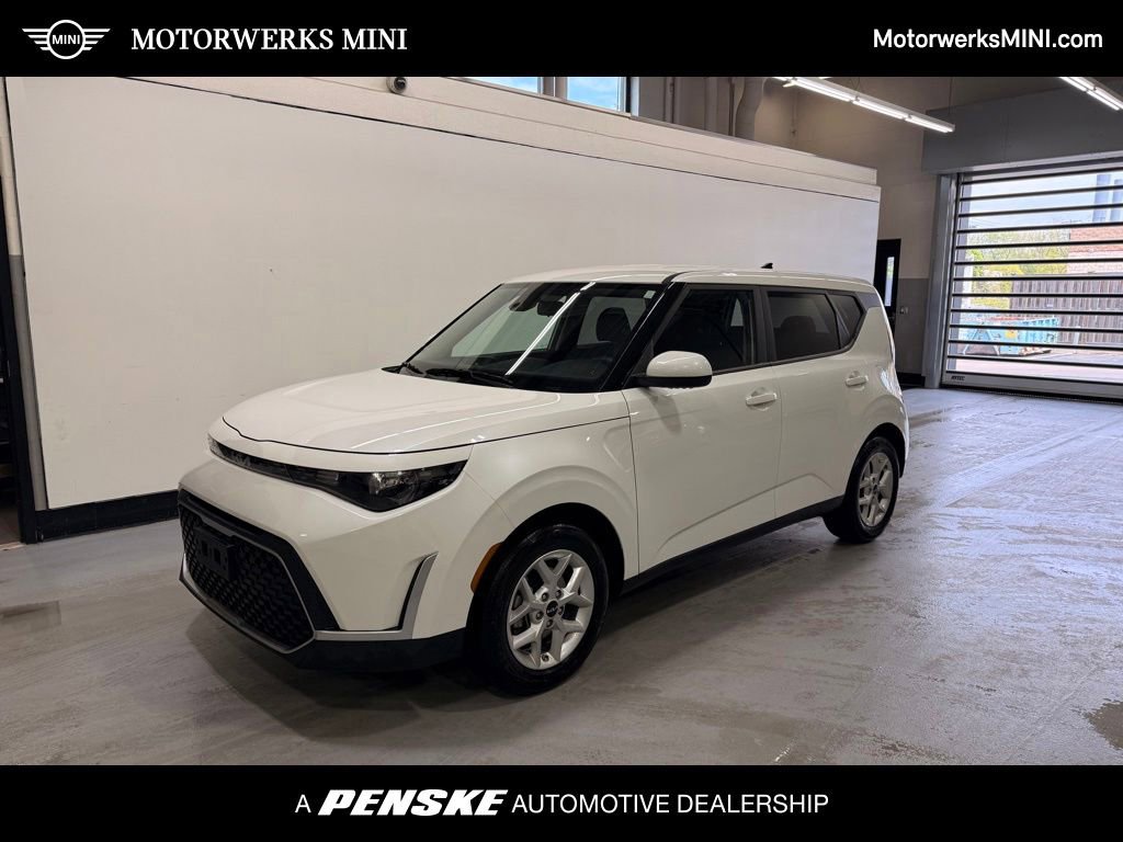 Used 2025 Kia Soul LX w/ LX Technology Package FWD image 1