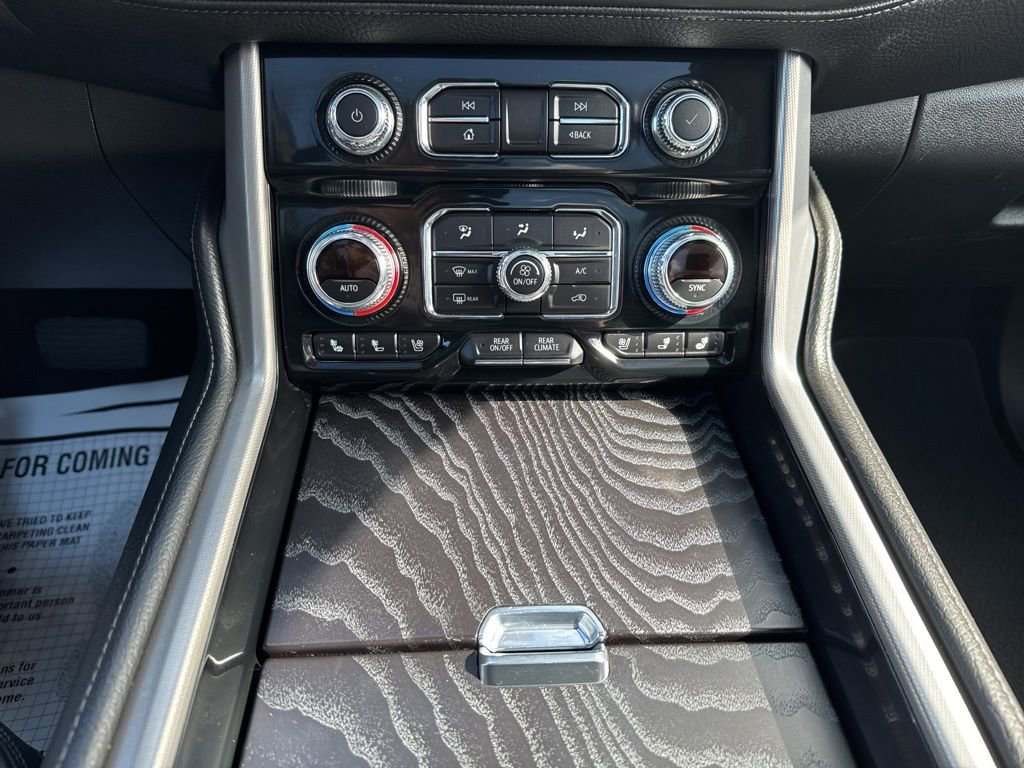 Used 2024 GMC Yukon XL Denali image 29