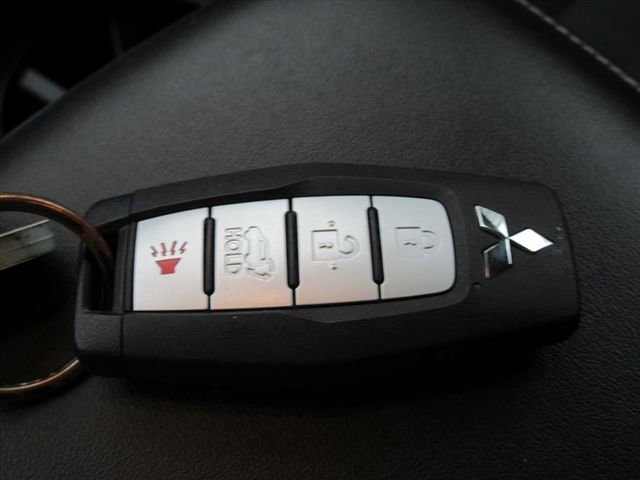 Used 2022 Mitsubishi Outlander SE image 28