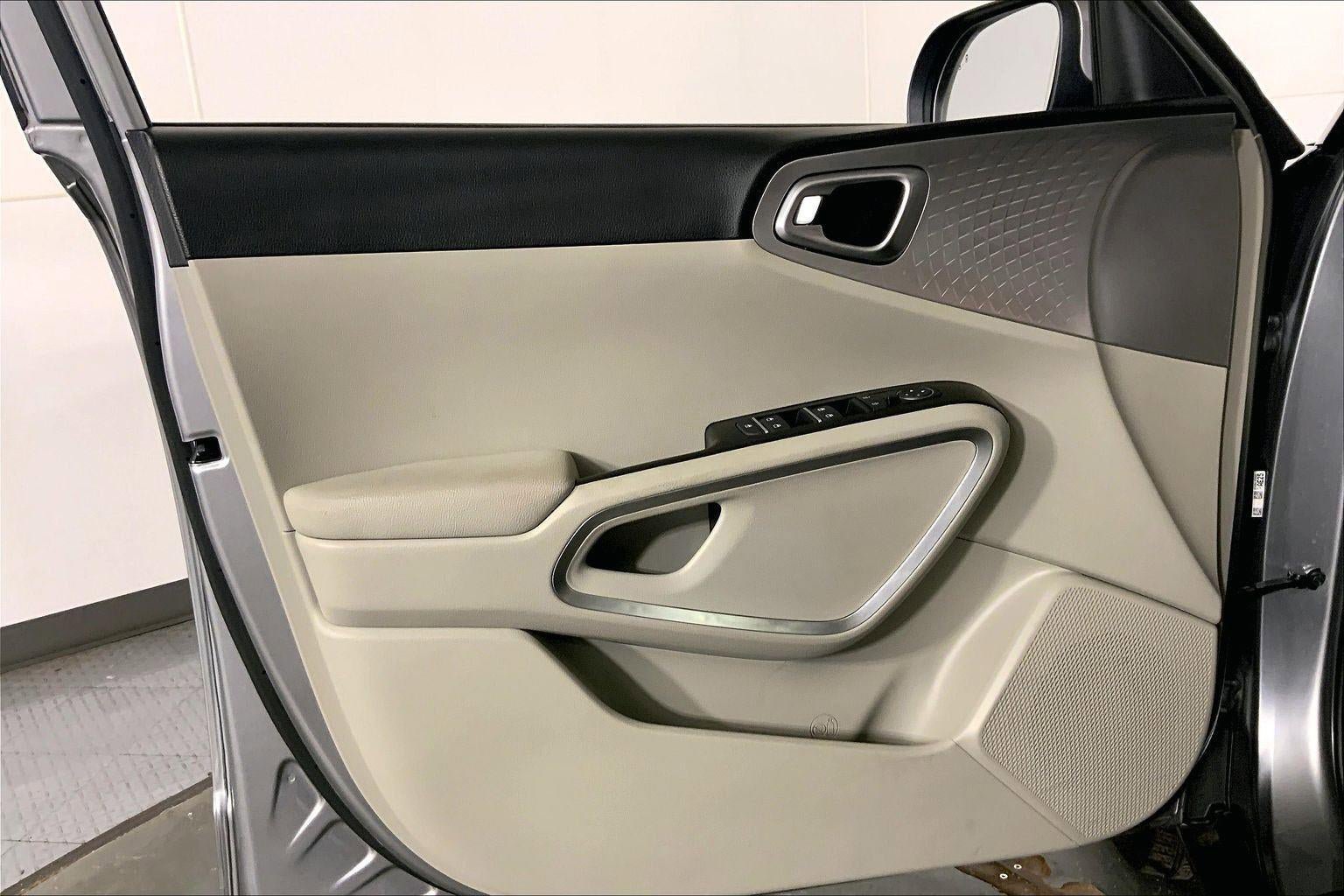 Certified 2025 Kia Soul LX image 24