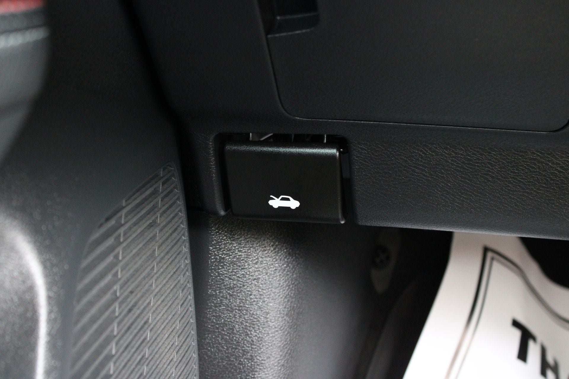 Used 2025 Nissan Kicks SR FWD image 24
