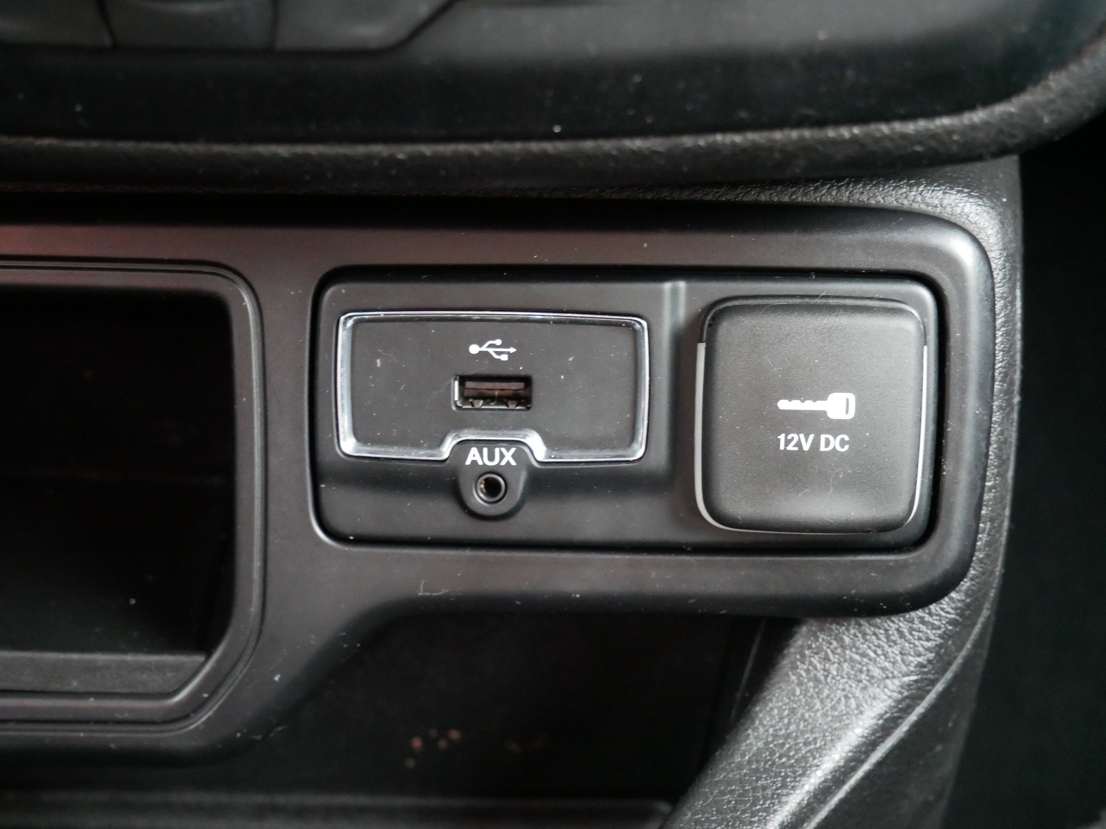 Used 2018 Jeep Renegade Altitude FWD image 34