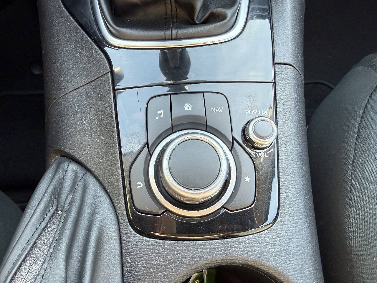 Used 2015 MAZDA MAZDA3 i Sport FWD image 17