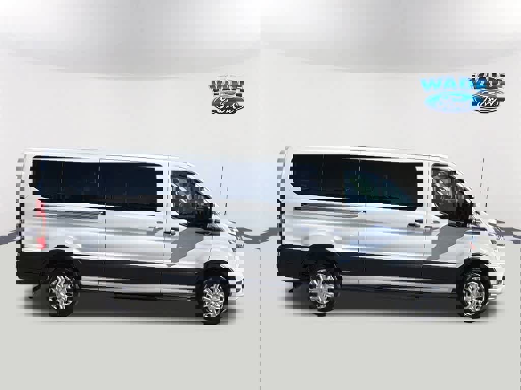 Used 2023 Ford Transit 350 XLT image 4