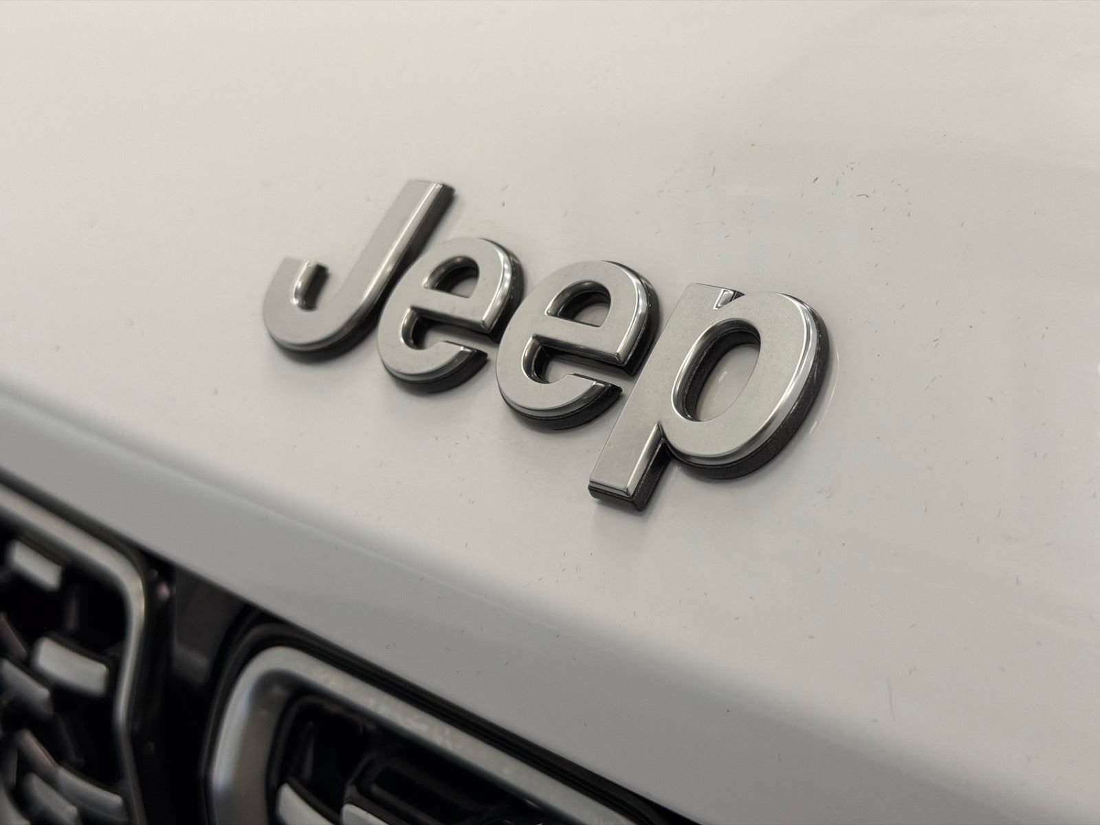 Used 2022 Jeep Grand Cherokee Summit AWD/4WD image 14