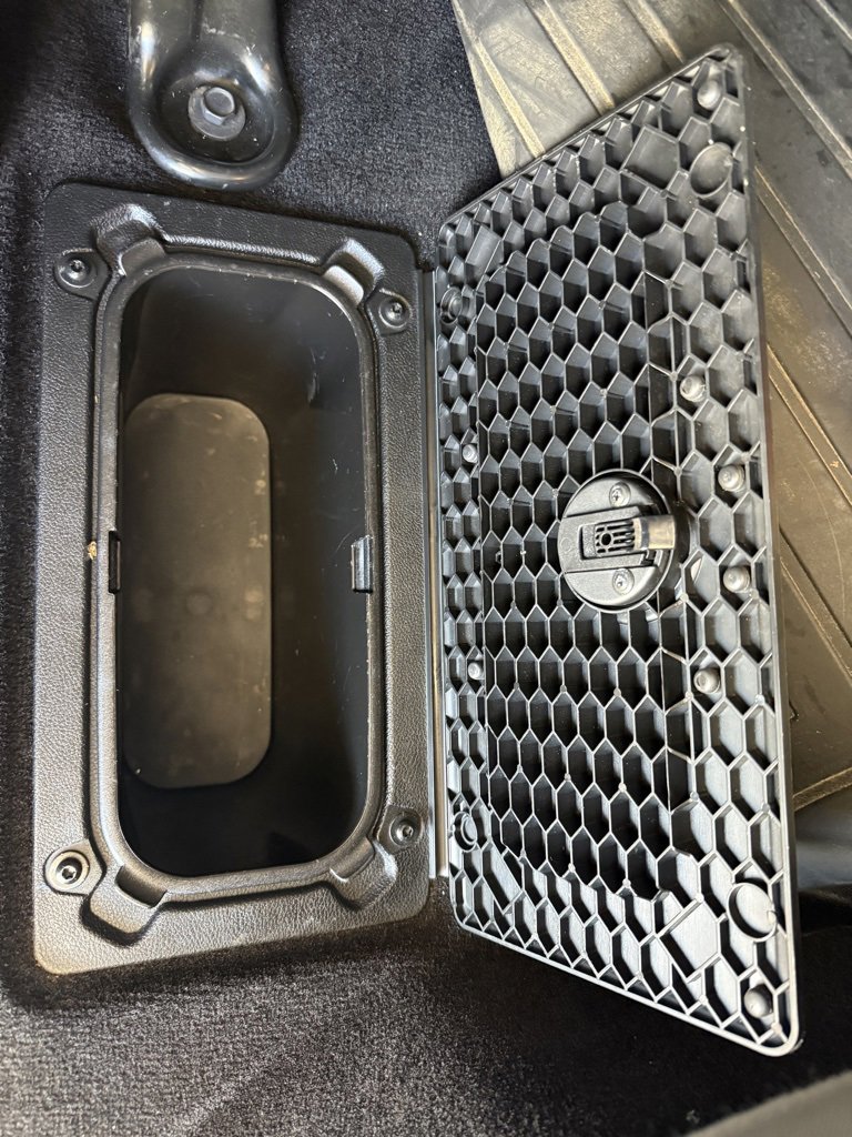 Used 2013 RAM 2500 Tradesman w/ Chrome Appearance Group image 37